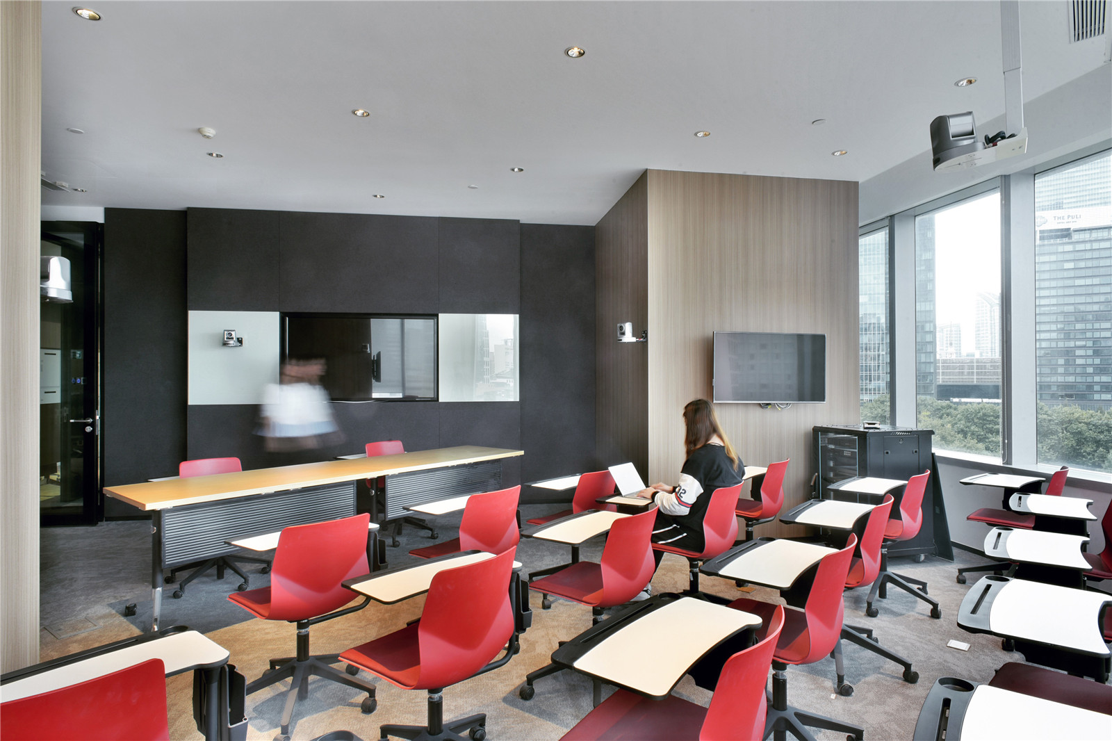 MHP Law Firm: Differentiate from traditional co-working spaces
