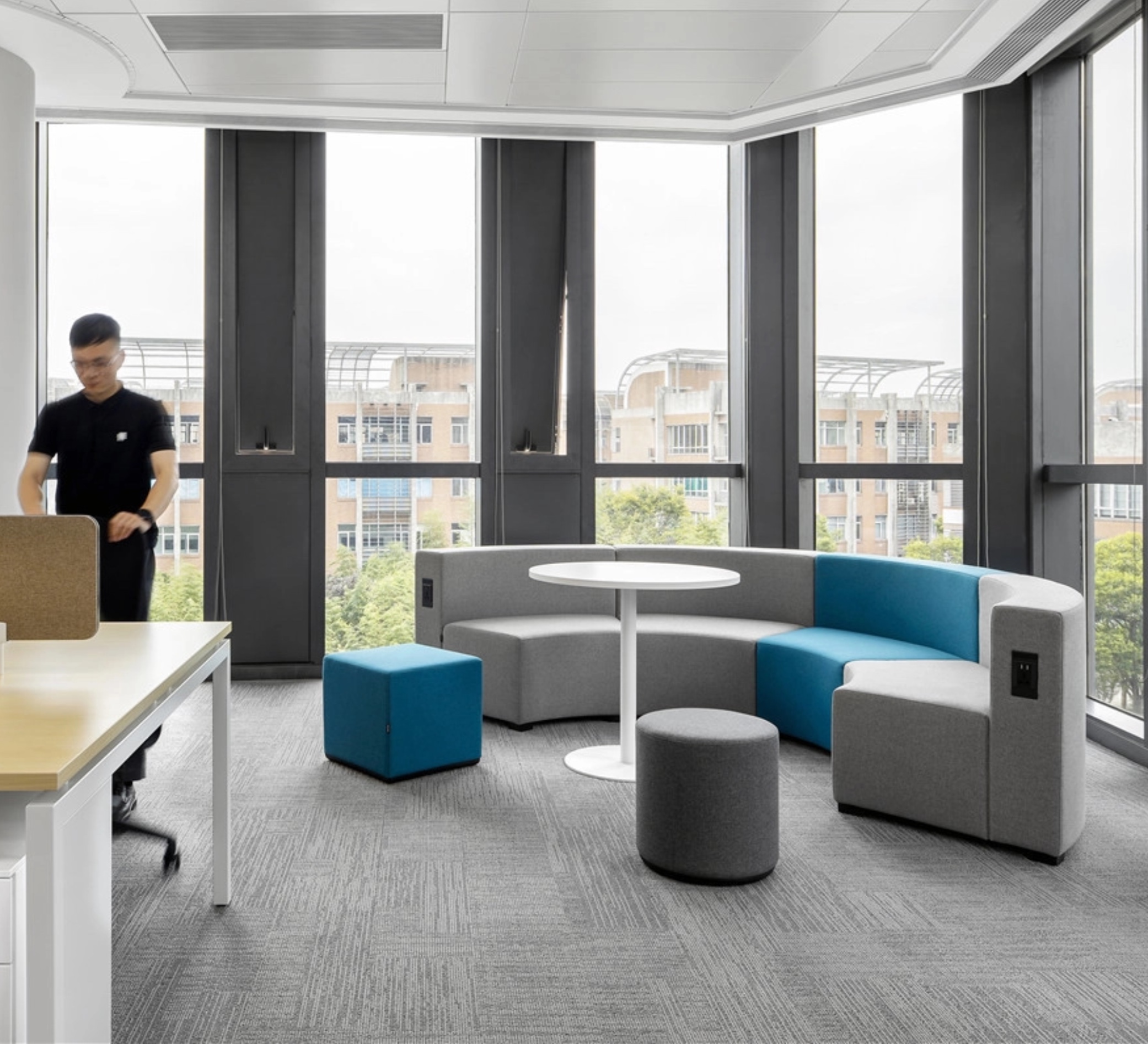 Seamless Collaboration and Communication